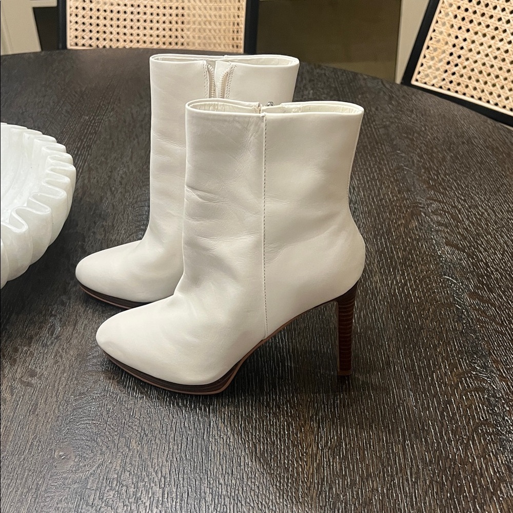Nine West Chic Off White Ankle Boots Sz 8